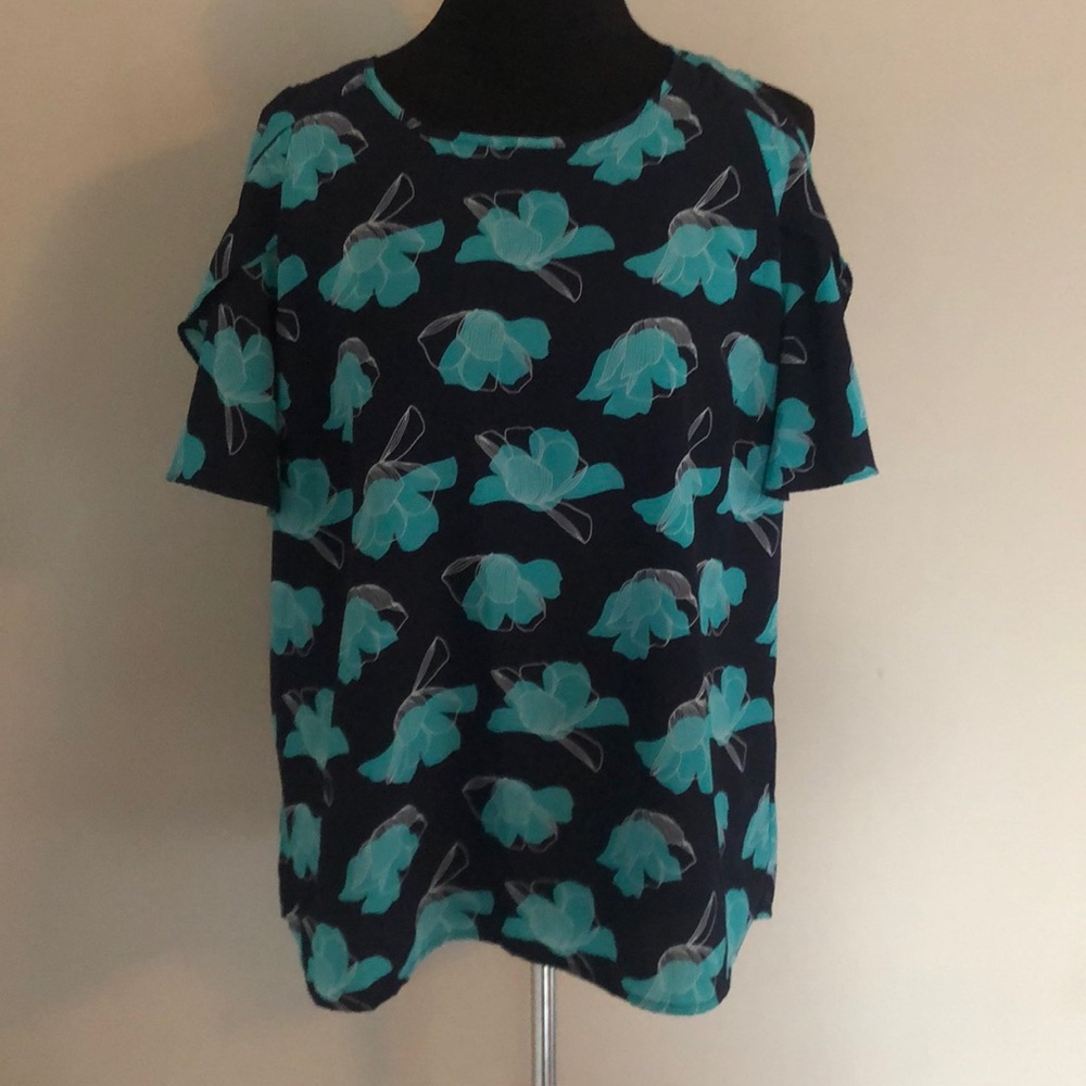 Ava blouse size L